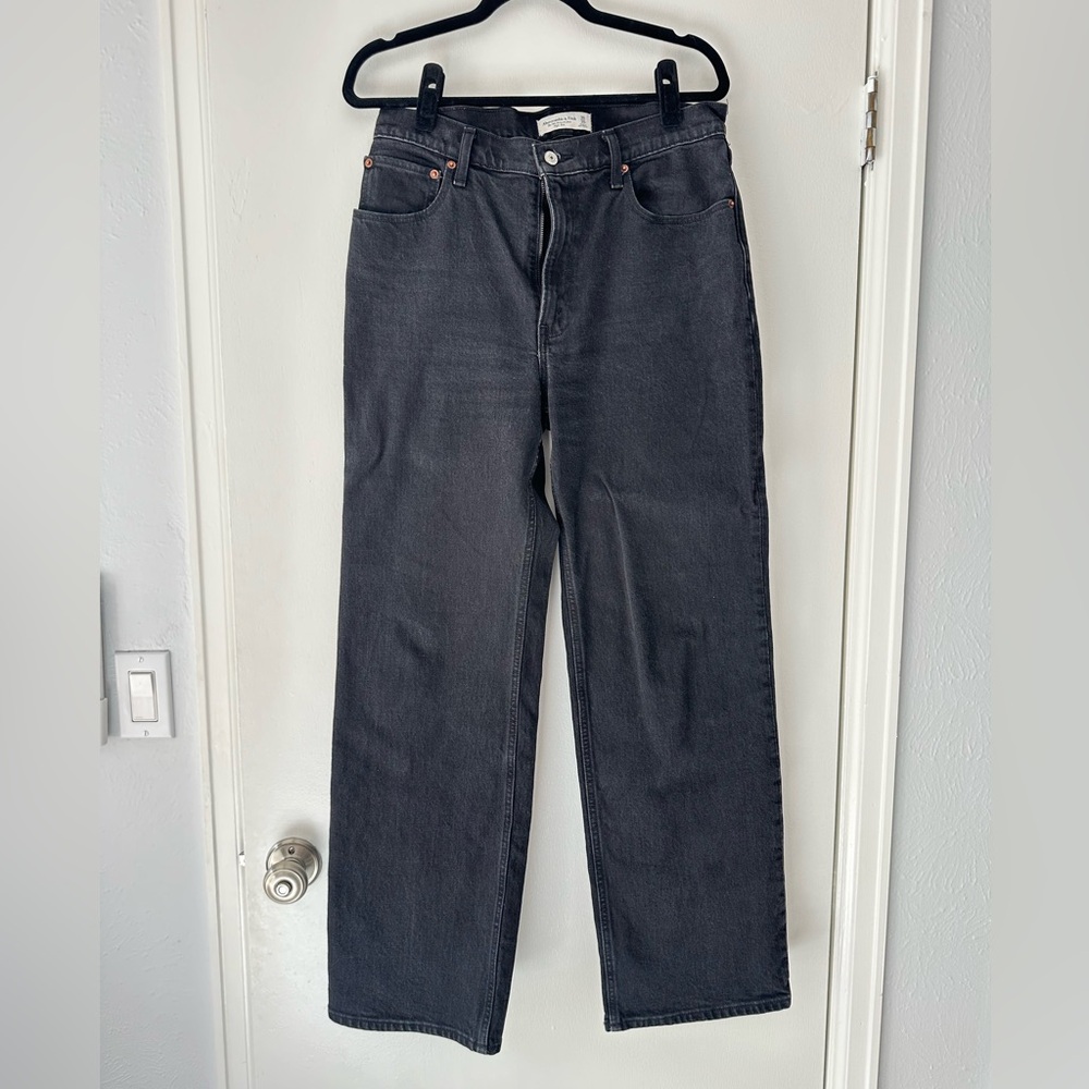 Abercrombie - 90’s Relaxed, High rise